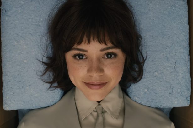 Megérkezett a Klara és a Nap első kedvcsinálója Taika Waititi sci-fi adaptációjához 12 Klara and the Sun