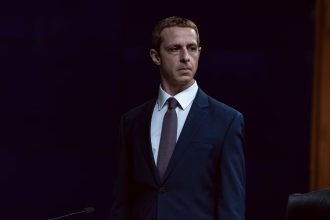 Megérkezett a The Social Reckoning előzetese: Jeremy Strong alakítja Mark Zuckerberget A közösségi háló folytatásában 47 The Social Reckoning