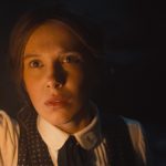 Különös módon játszik kedvenc videójátékával a Stranger Things sztárja, Millie Bobby Brown 2 Enola Holmes 3.