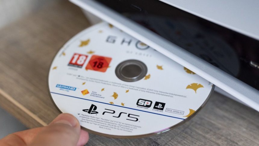 Hiába a nagy felháborodás a lemezes PlayStation megszűnése miatt, ha legtöbben már digitálisan vesznek játékot 11 PlayStation lemez