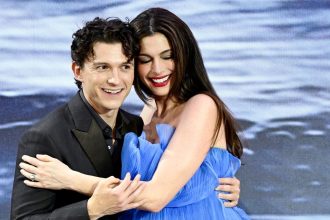 Anne Hathaway reméli, hogy a gyerekei majd olyanok lesznek, mint Tom Holland 20 Tom Holland, Anne Hathaway