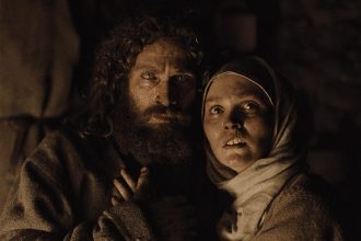 Aaron Taylor-Johnson a teliholddal szemez a Vérfarkas legújabb előzetesében 14 Werwulf