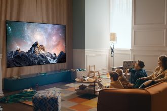 Titokban megfigyelnek a nappaliban? Kikapcsolt állapotban és internet nélkül is kémkednek az LG OLED TV készülékei? 16 LG