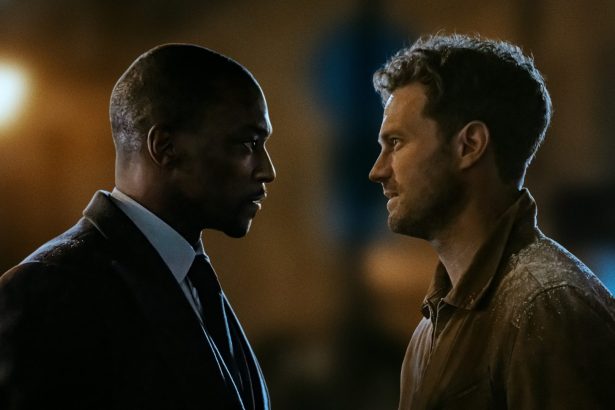 12 12 12: Anthony Mackie Jamie Dornan nyomába ered az Apple TV új rablósorozatában 12 12 12 12