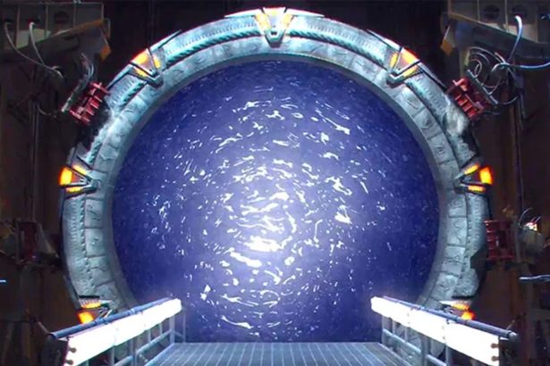 Új alkotóval éledhet újjá a Csillagkapu-sorozat az Amazonon 26 Stargate