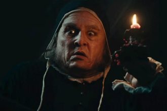 Johnny Depp visszatért, hogy megküzdjön a karácsony szellemeivel az Ebenezer új előzetesében 28 Ebenezer